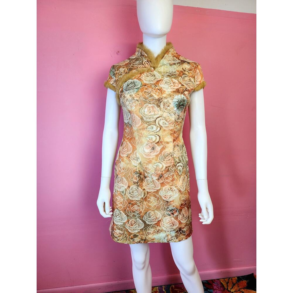 Small Medium Vintage 1990's Gold & Cream Brocade Lurex Faux Fur Lined Cheongsam